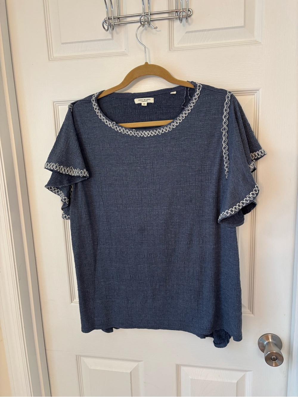 Max Studio Navy Blue Textured Ruffle Sleeve Top with White Trim